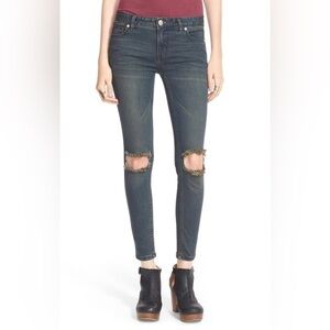 Free People Destroyed Skinny Jeans Destresed size 24 woman’s Strech
